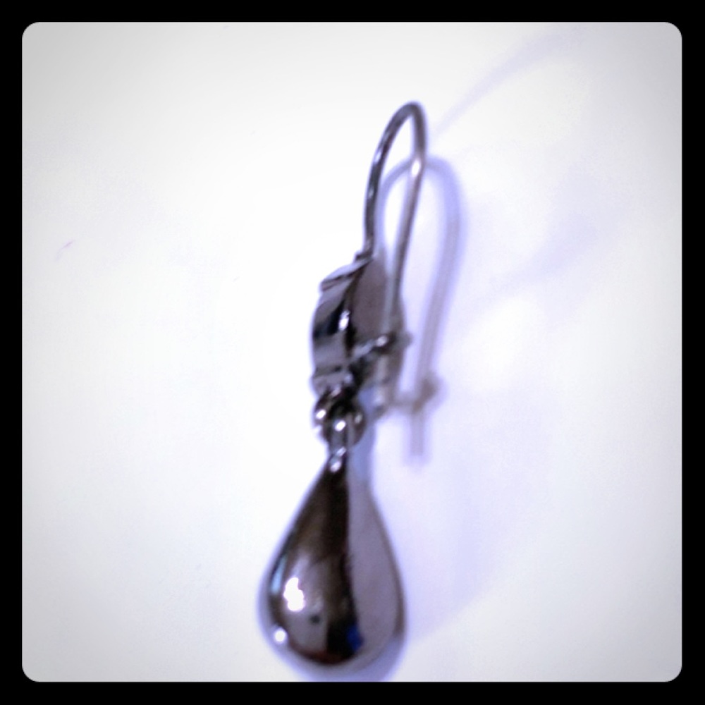 SOLD Black glass lever back earrings. GUC - Picture 4 of 5